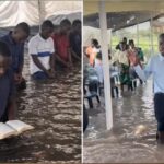 Cristãos cultuam dentro d’água em meio às chuvas em Moçambique