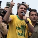 Nos EUA, Flávio Bolsonaro se declara “presidente eleito” e promete liderar oposição a Lula